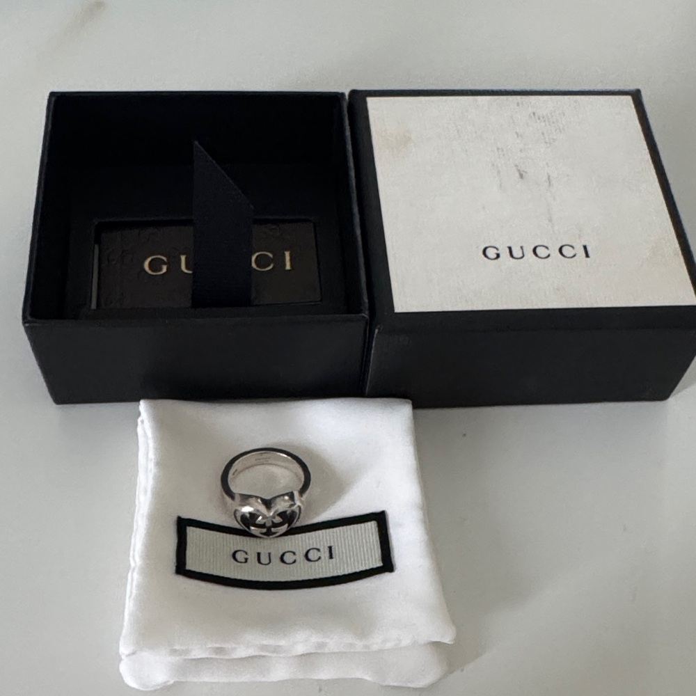 Gucci woman’s heart ring logo